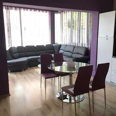 Holiday House *