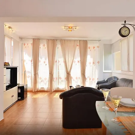 Holiday House Split