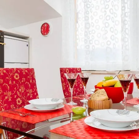 Holiday House Split